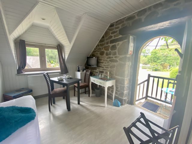 Chambre standard Gwen Rose à l'hôtel les  Moulins du Duc  à Moëlan sur Mer dans le Sud Finistère Bretagne France 