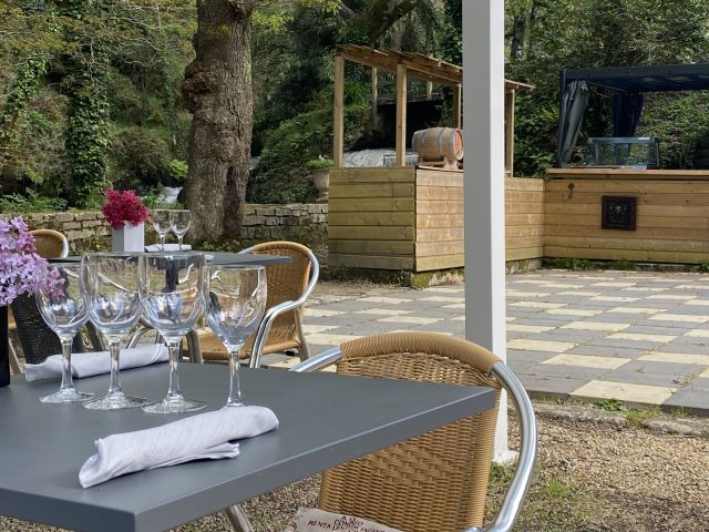 Chaque week-end la Rôtisserie à l'ancienne vous accueille pour le déjeuner avec un service terrasse et une ambiance conviviale
