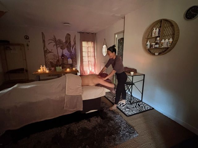 Le centre Au fil de l'Eau des Moulins du Duc vous accueille  pour des soins bien être, séance d'hydrojet Wellness Spa, massage thaï tradintionnel, massage détente, massage cranien, masssage des pieds,  à Moëlan sur Mer dans le Sud Finistère Bretagne France 